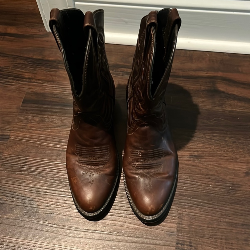 Laredo boots, women's 6.5 (fits like 7.5) Minor scratches on surface
